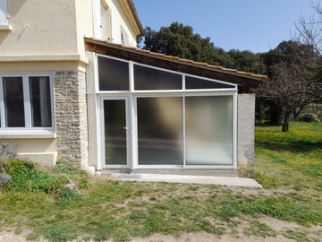 Ensemble en aluminium blanc à Bagnols-sur-Cèze
